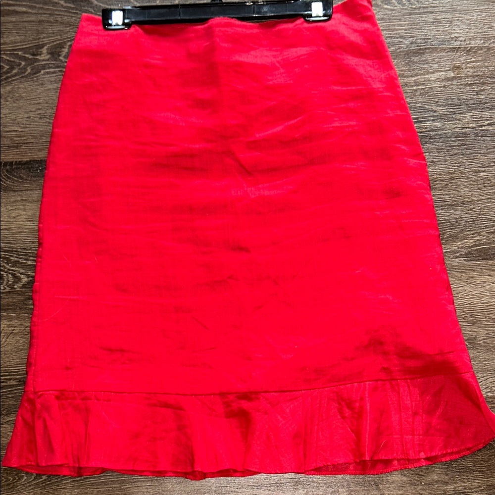 H&M 💯 Linen Red Women's Skirt
Side zip, lined Size 10
